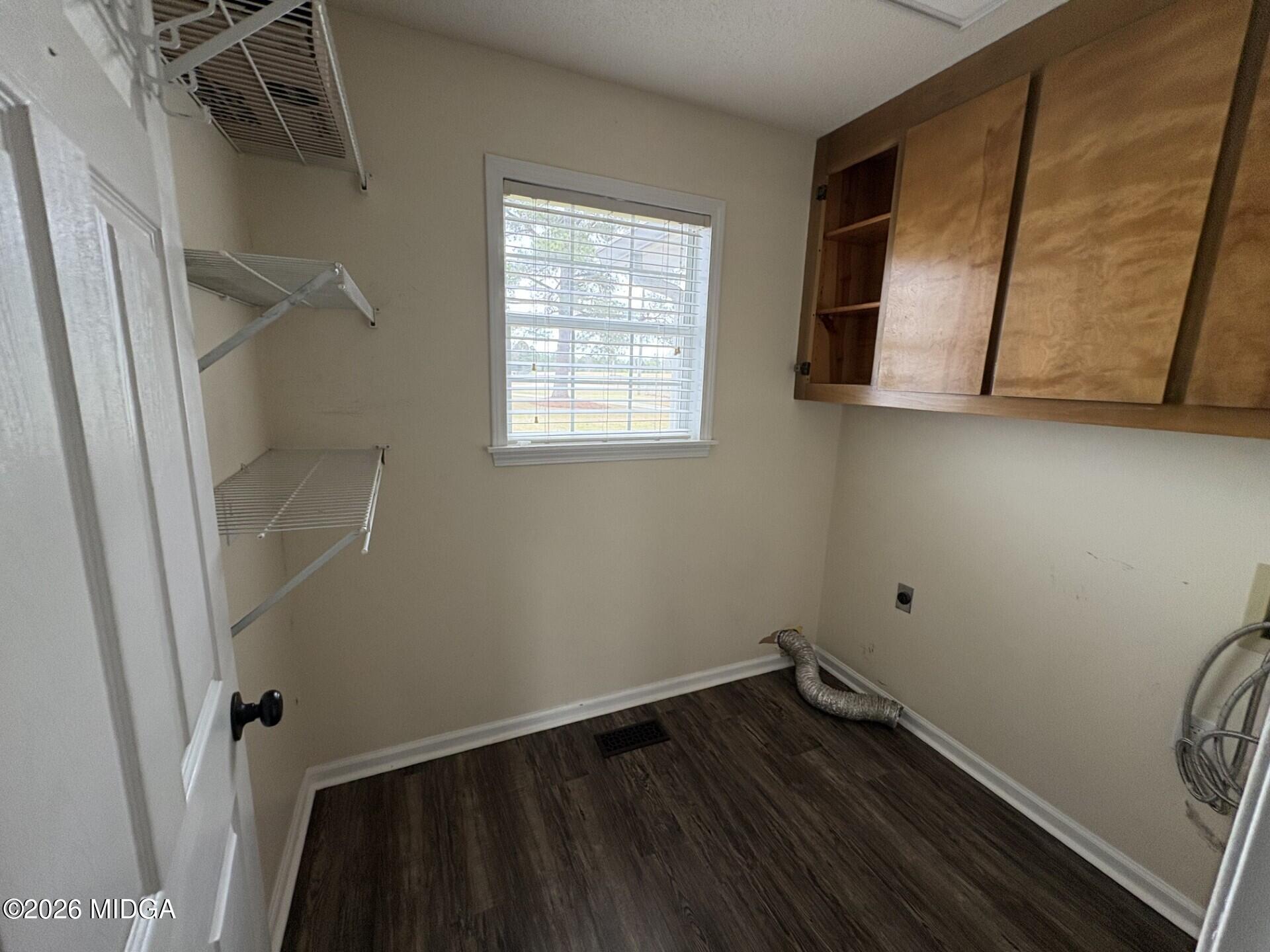 5081 Marshall Mill Road Lizella, GA 31052 - Photo 33 of 39 LaundryRoom1