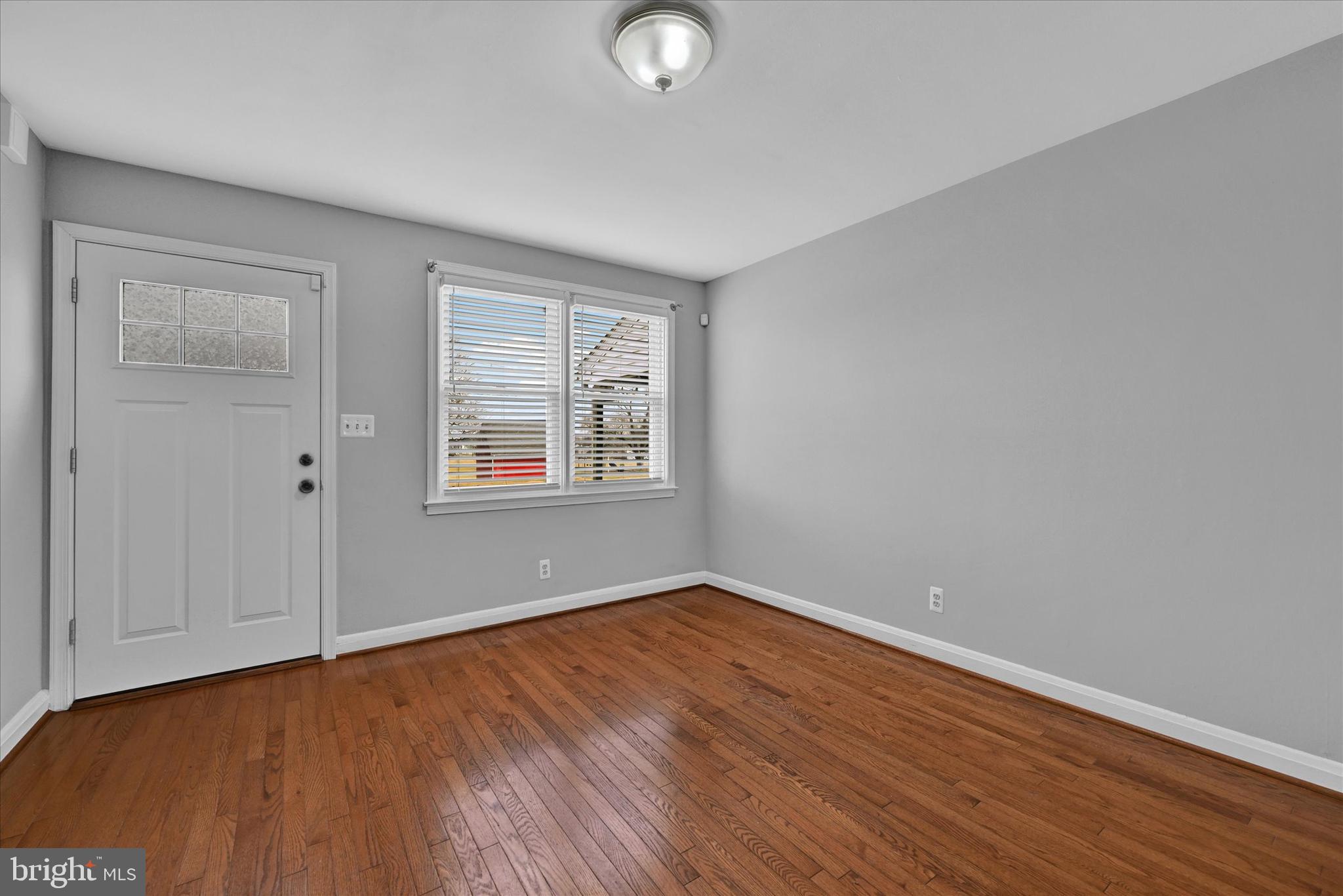 2722 Plainfield Road Dundalk, MD 21222 - Photo 4 of 28 Living Room