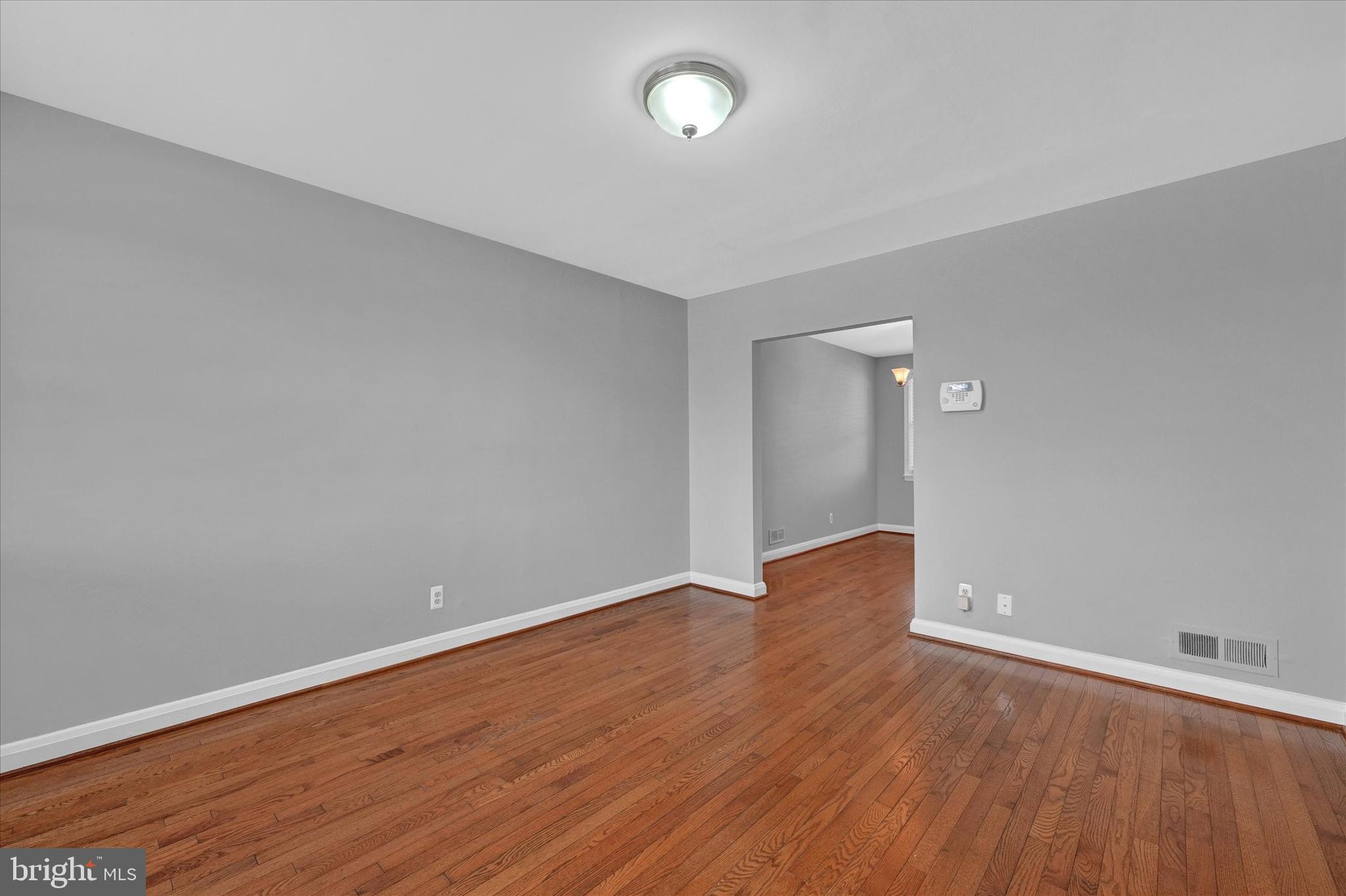 2722 Plainfield Road Dundalk, MD 21222 - Photo 5 of 28 Living Room