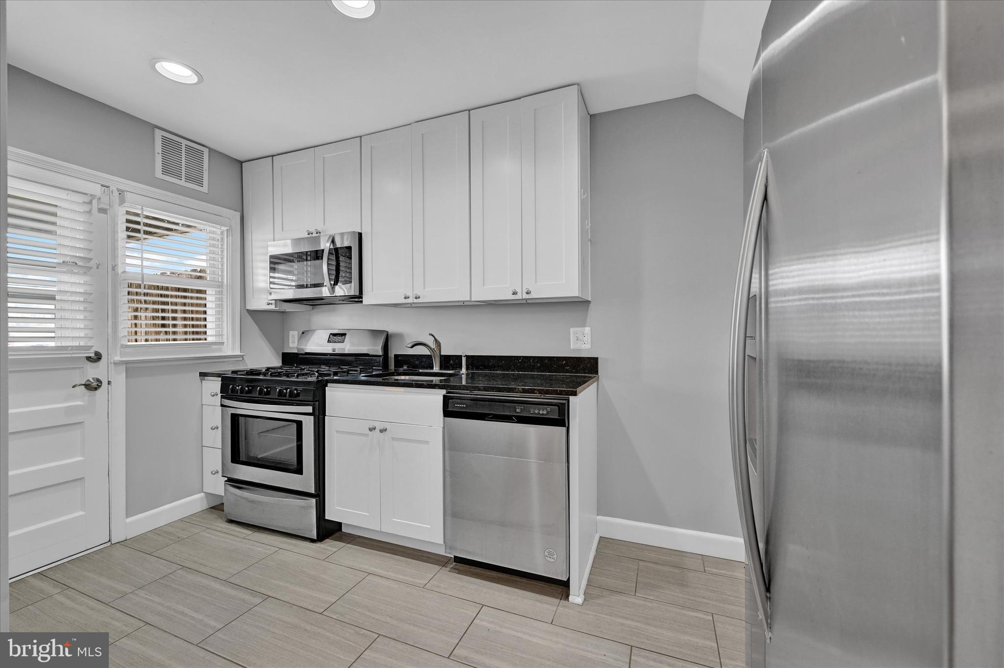 2722 Plainfield Road Dundalk, MD 21222 - Photo 10 of 28 Kitchen