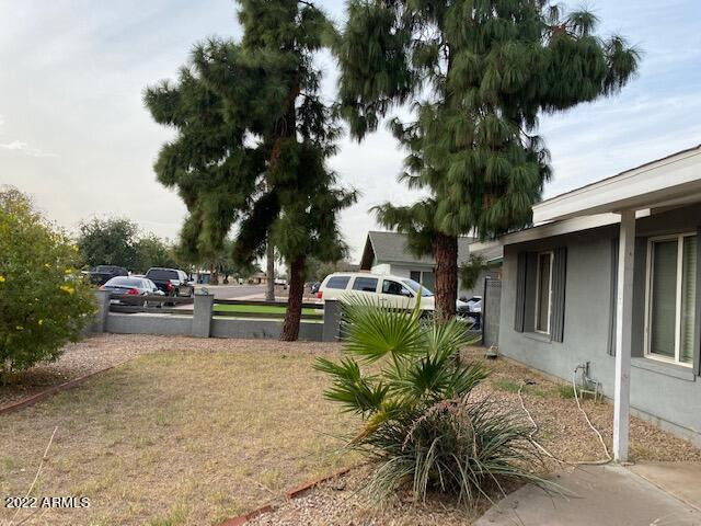 1416 East Del Rio Drive Tempe, AZ 85282 - Photo 5 of 27 a view of a house with a patio