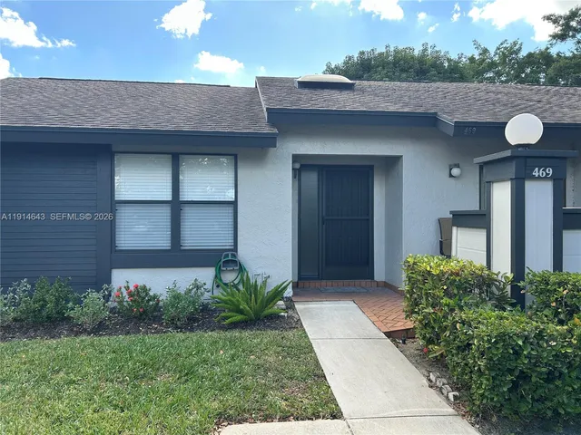 $2,300 | 469 Long Bow Court, Unit 469, Royal Palm Beach, FL 33411