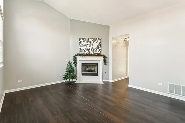 $330,000 | 2227 Waterleaf Court, Unit 203, Naperville, IL 60564