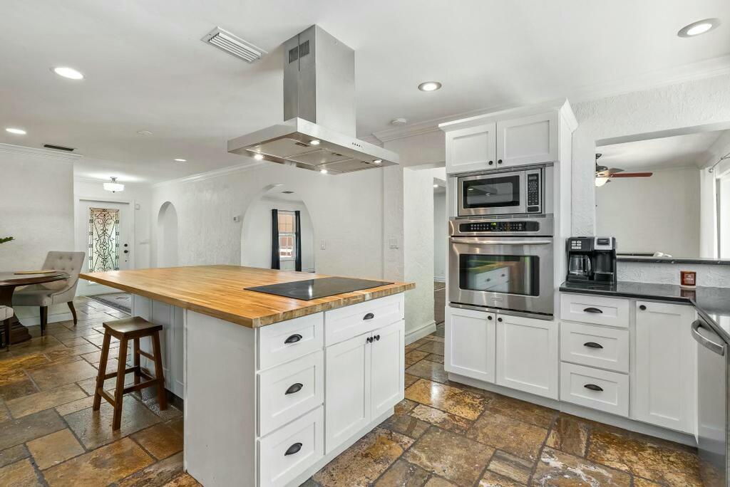 815 Canary Walk Gulf Stream, FL 33483 - Photo 14 of 40 tempImageFQb1Y0