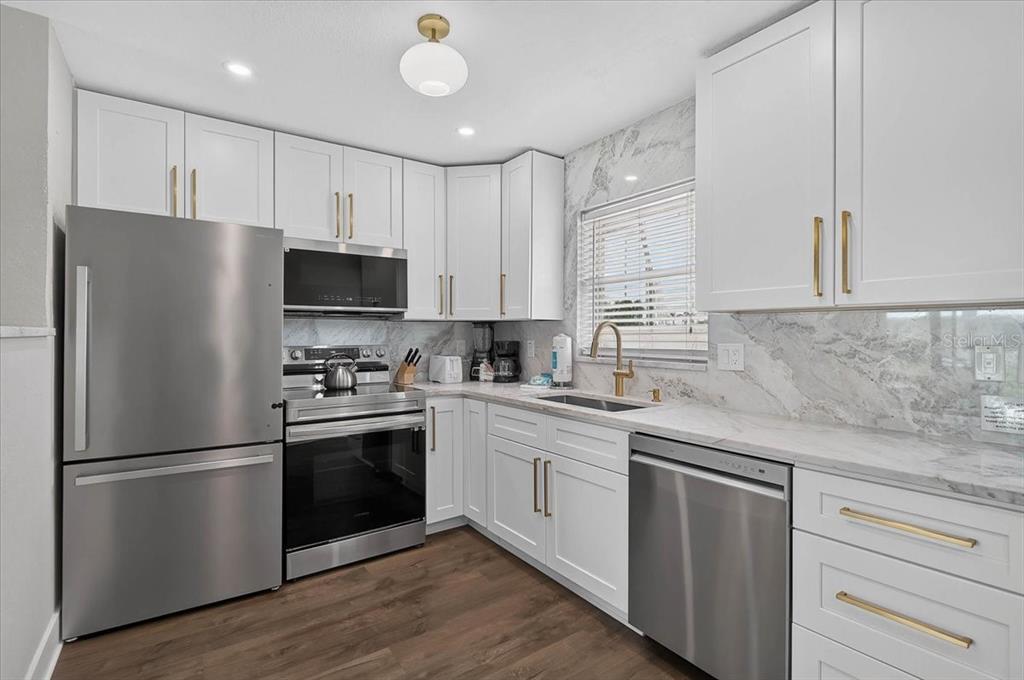 5830 Midnight Pass Road, Unit 43 Sarasota, FL 34242 - Photo 5 of 35 Gallery Image 5
