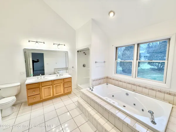 $568,000 | 100 Rabbit Run, Clarks Summit, PA 18411