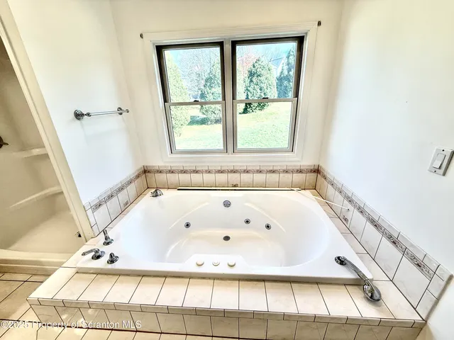 $639,000 | 100 Rabbit Run, Clarks Summit, PA 18411