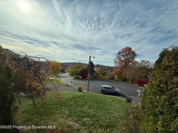 $568,000 | 100 Rabbit Run, Clarks Summit, PA 18411