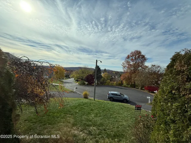 $589,000 | 100 Rabbit Run, Clarks Summit, PA 18411