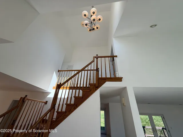 a view of empty room with window