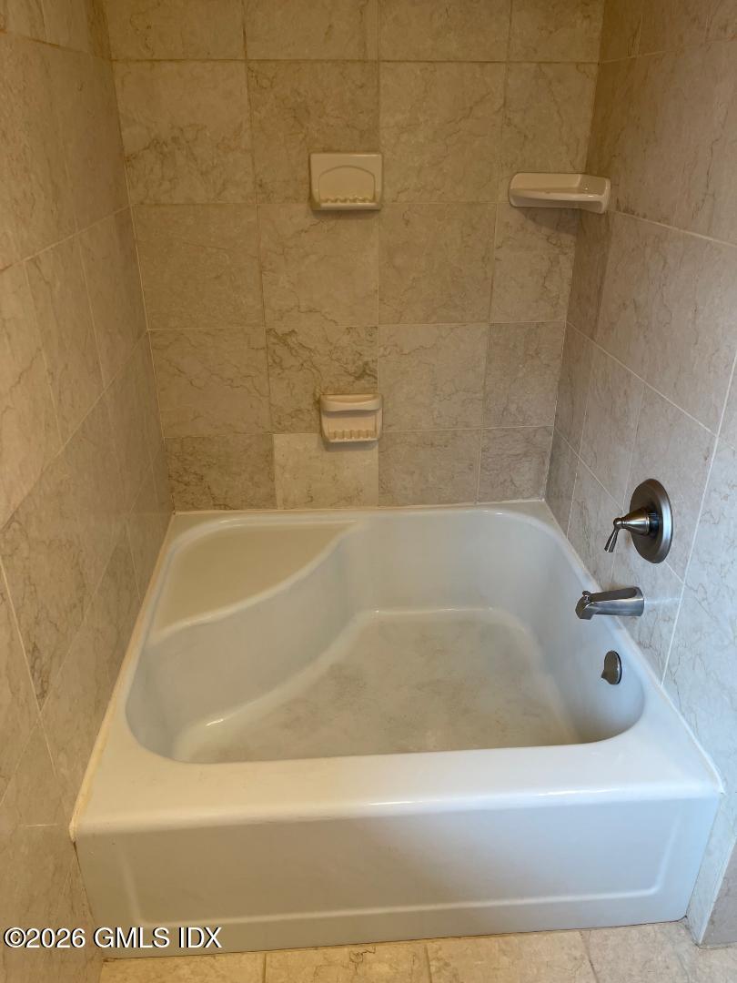 139 Havemeyer Place, Unit 2 Greenwich, CT 06830 - Photo 17 of 22 Bath 1