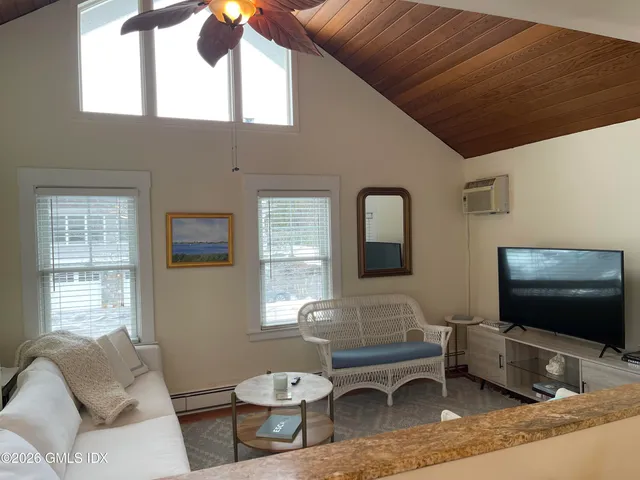 $3,500 | 139 Havemeyer Place, Unit 2, Greenwich, CT 06830