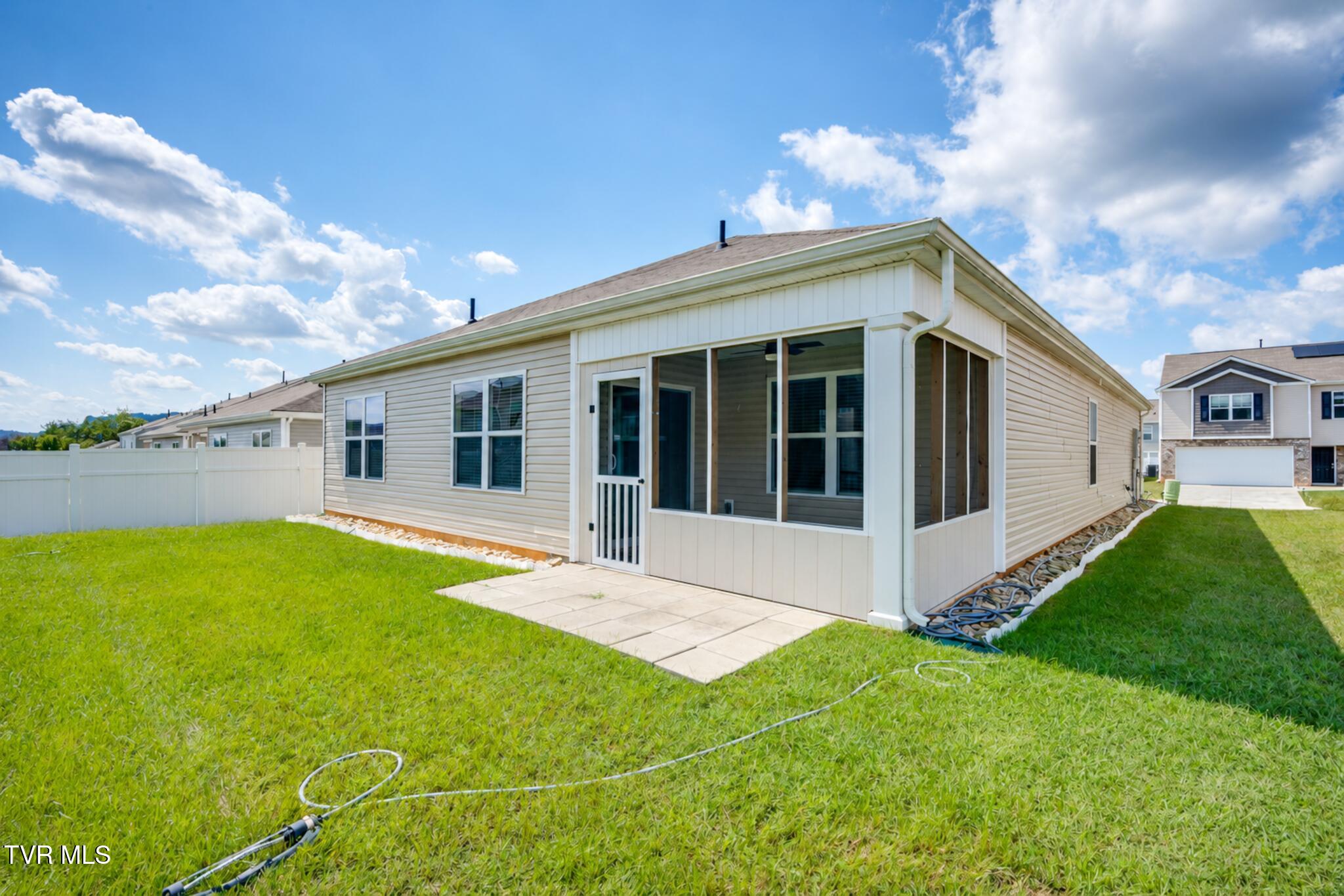 1245 Stamp Lodge Road Kingsport, TN 37660 - Photo 11 of 40 034