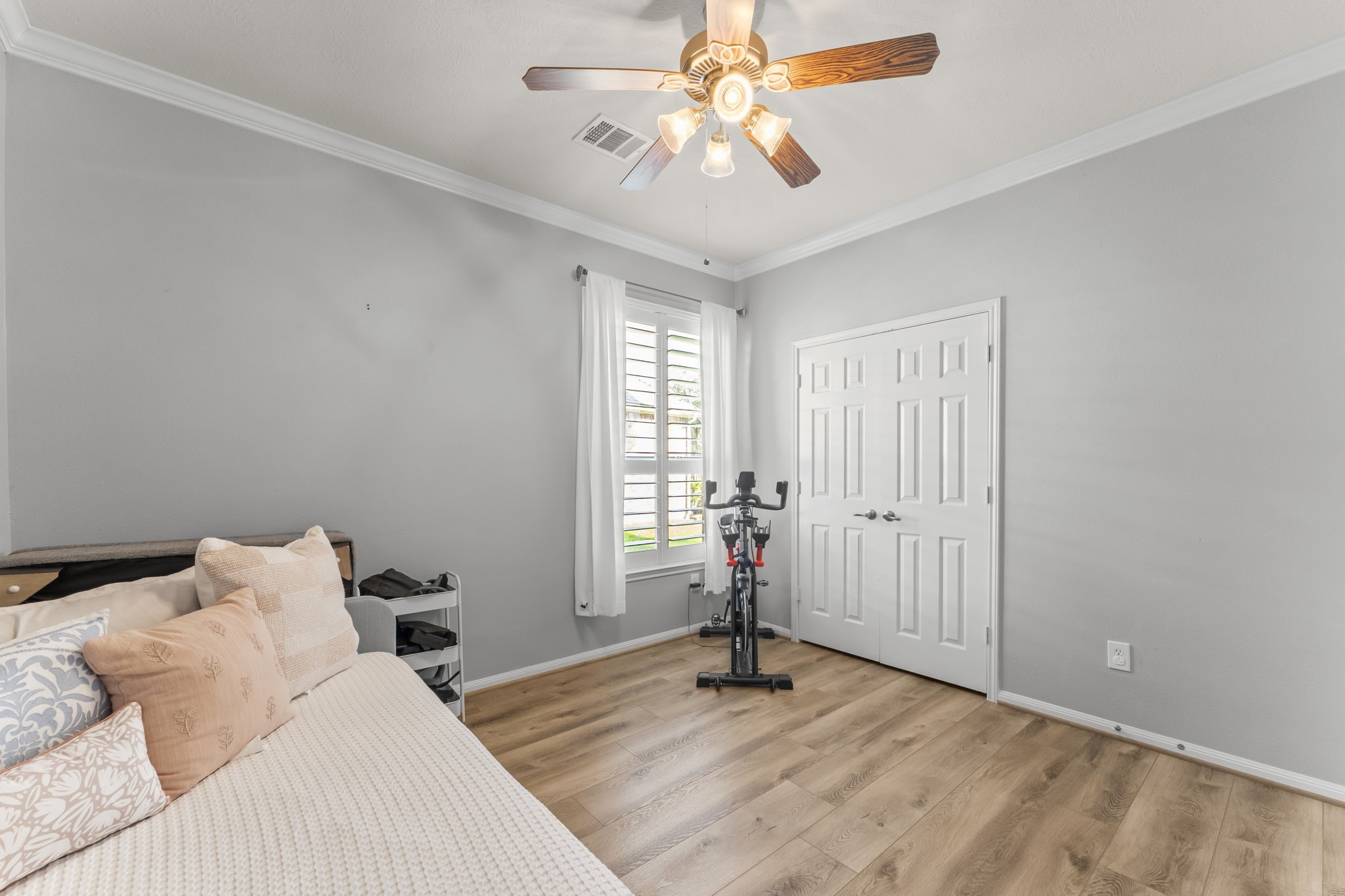 6515 Pine Arrow Court Spring, TX 77389 - Photo 16 of 31 Another view of one of the secondary bedrooms.