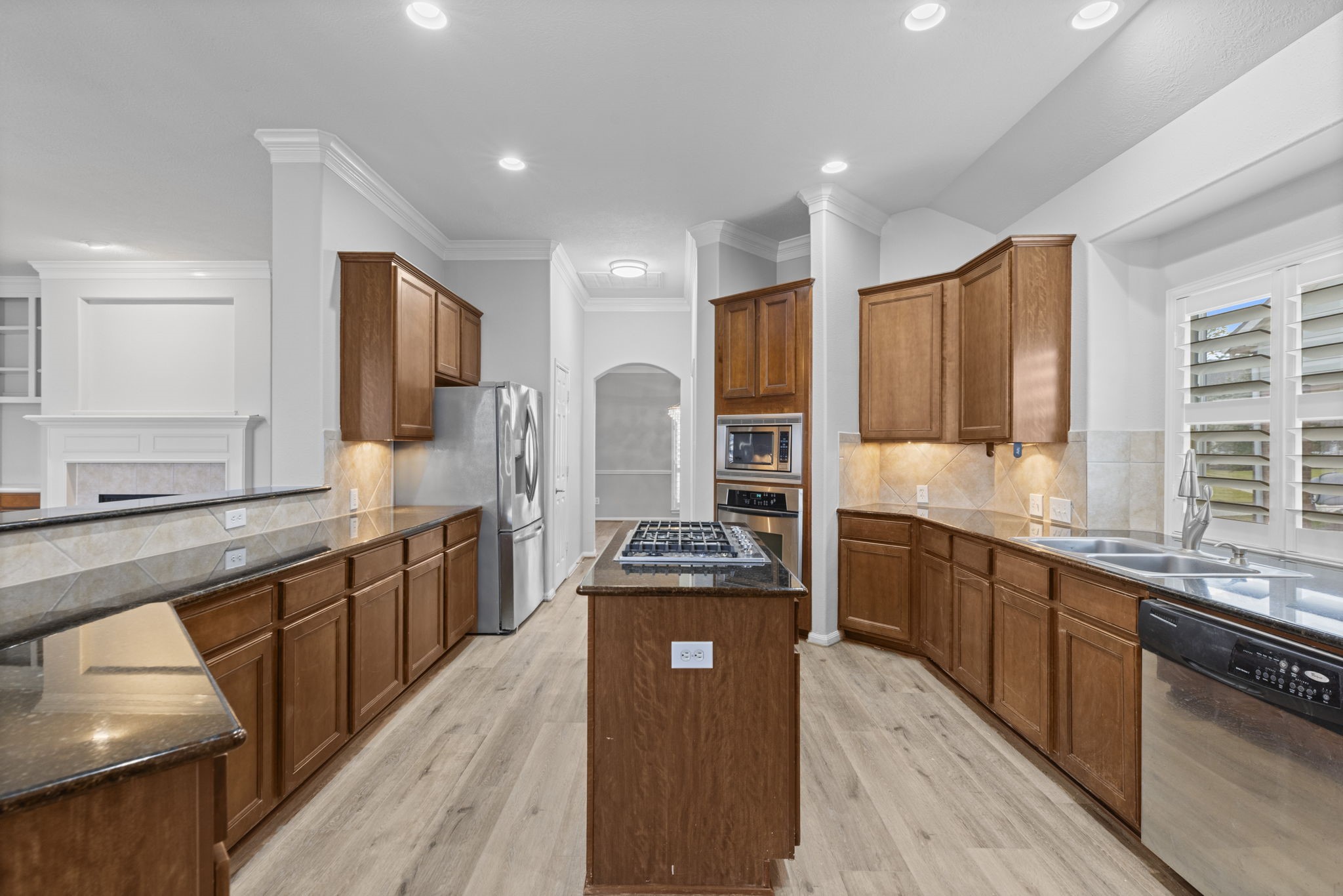 6515 Pine Arrow Court Spring, TX 77389 - Photo 9 of 31 Great space to entertain your family and friends.