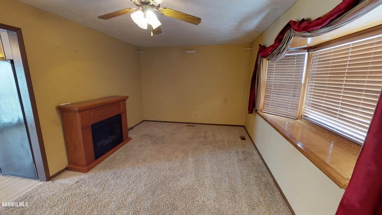 11280 Benson Road Lanark, IL 61046 - Photo 17 of 20 a view of an empty room and window