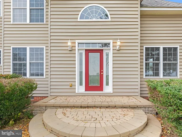 a view of a house with porch