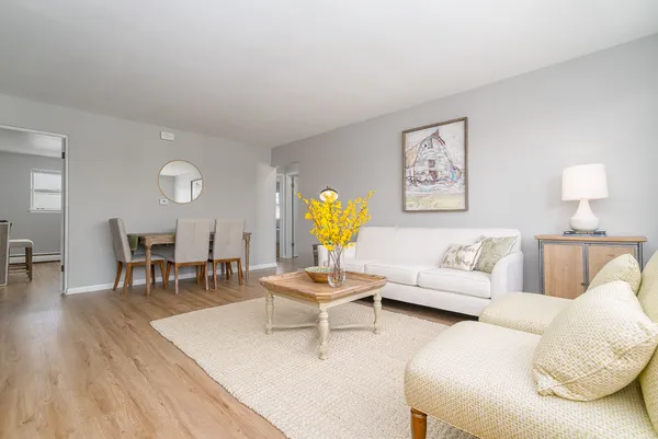 $2,095 | 34 South Kensington Avenue, Unit 5, La Grange, IL 60525