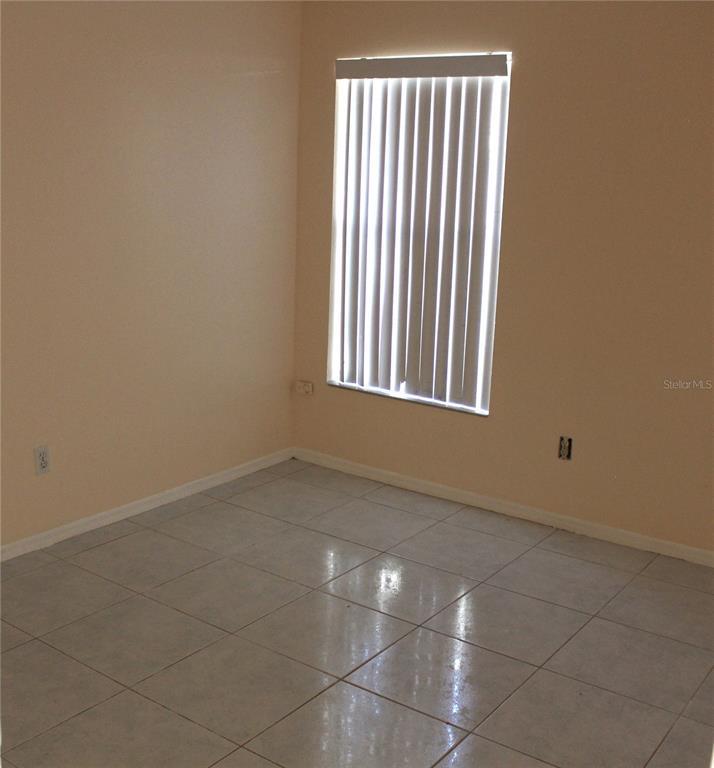 11100 Einbender Road Orlando, FL 32825 - Photo 12 of 26 a view of an empty room with a window