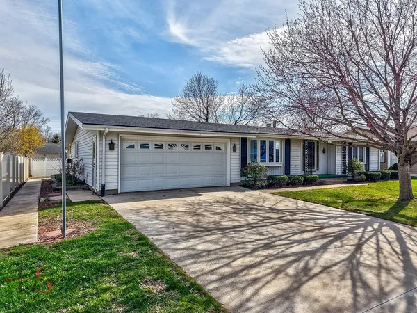 $250,000 | 1525 Clark Street, Ottawa, IL 61350