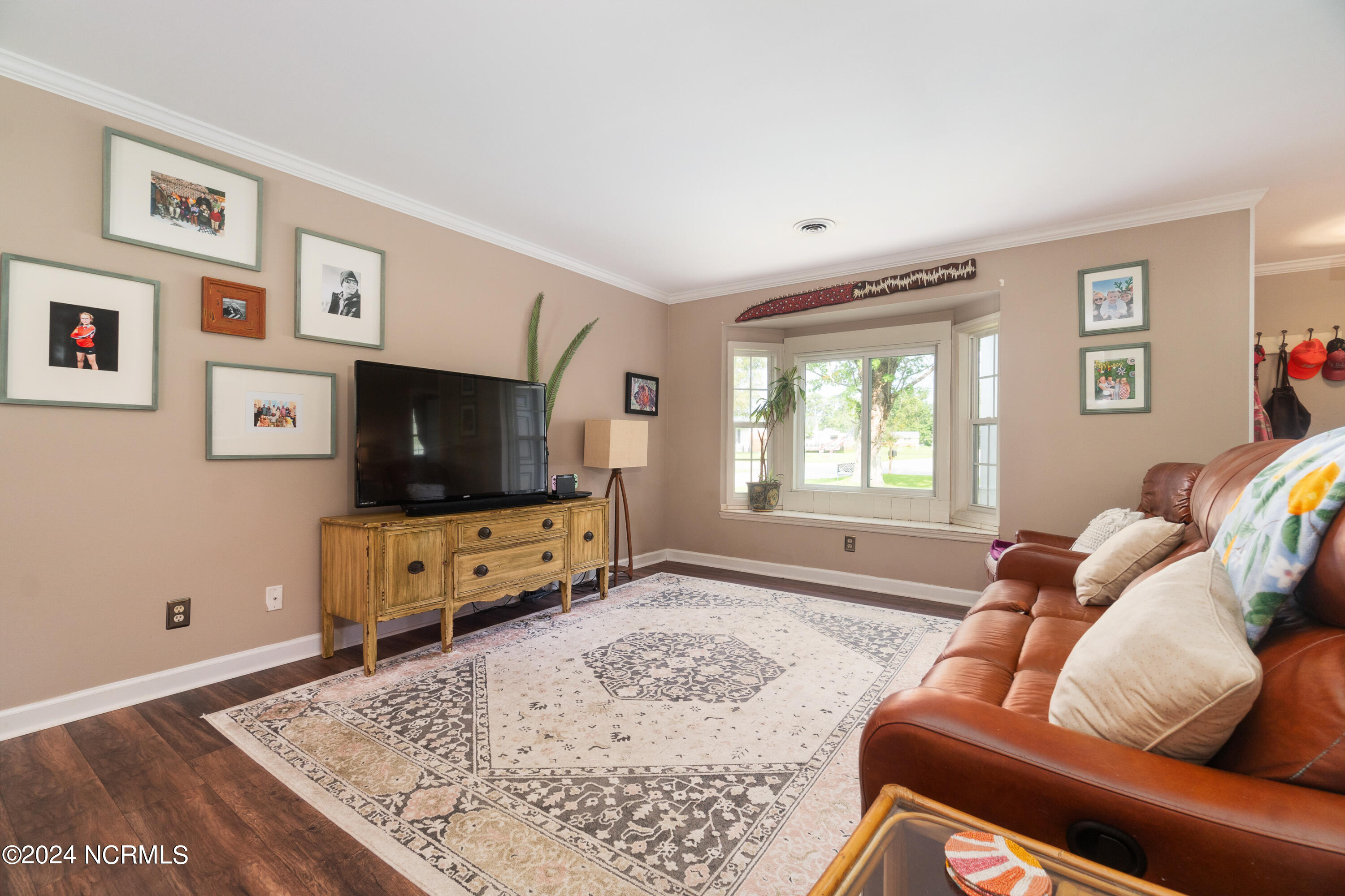 2206 North Road Morehead City, NC 28557 - Photo 46 of 52 Living Room