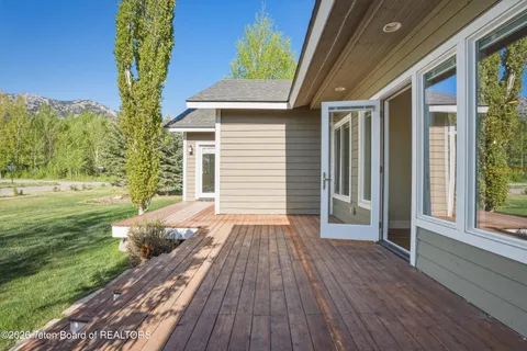 $865,000 | 216 Columbine Street, Alpine, WY 83128
