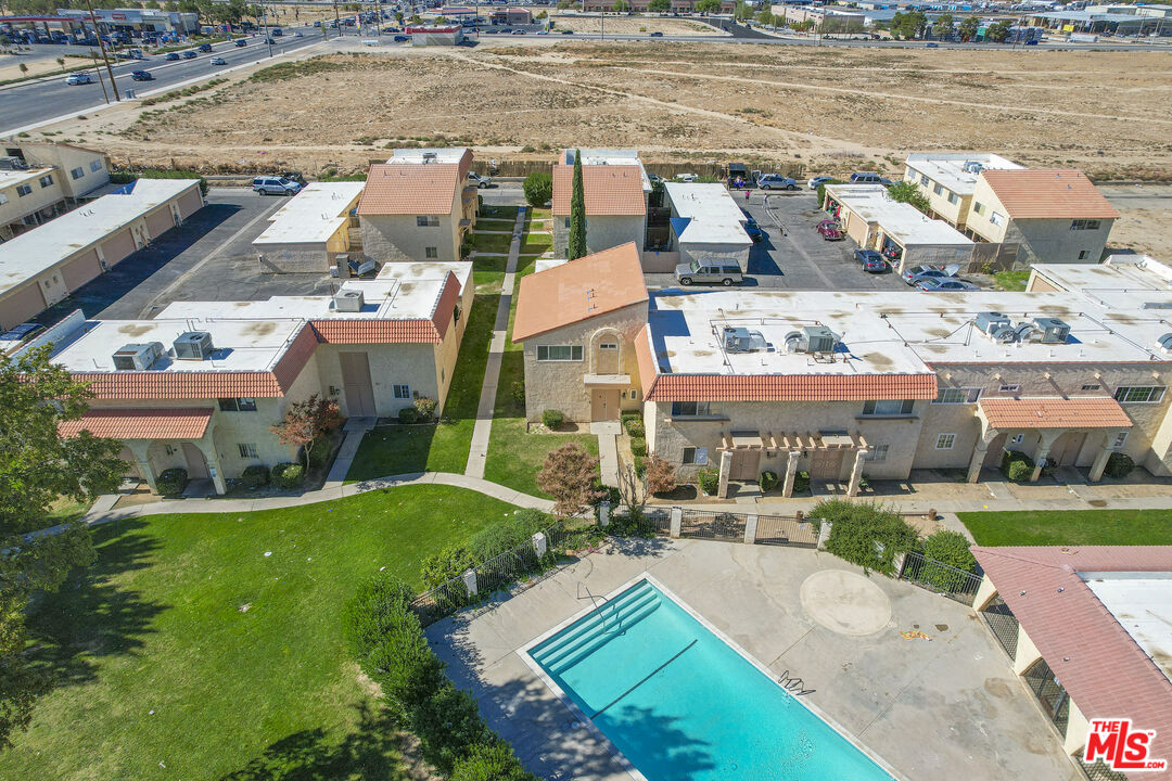 43609 Stanridge Avenue Lancaster, CA 93535 - Photo 21 of 25 an aerial view of residential houses with outdoor space and lake view