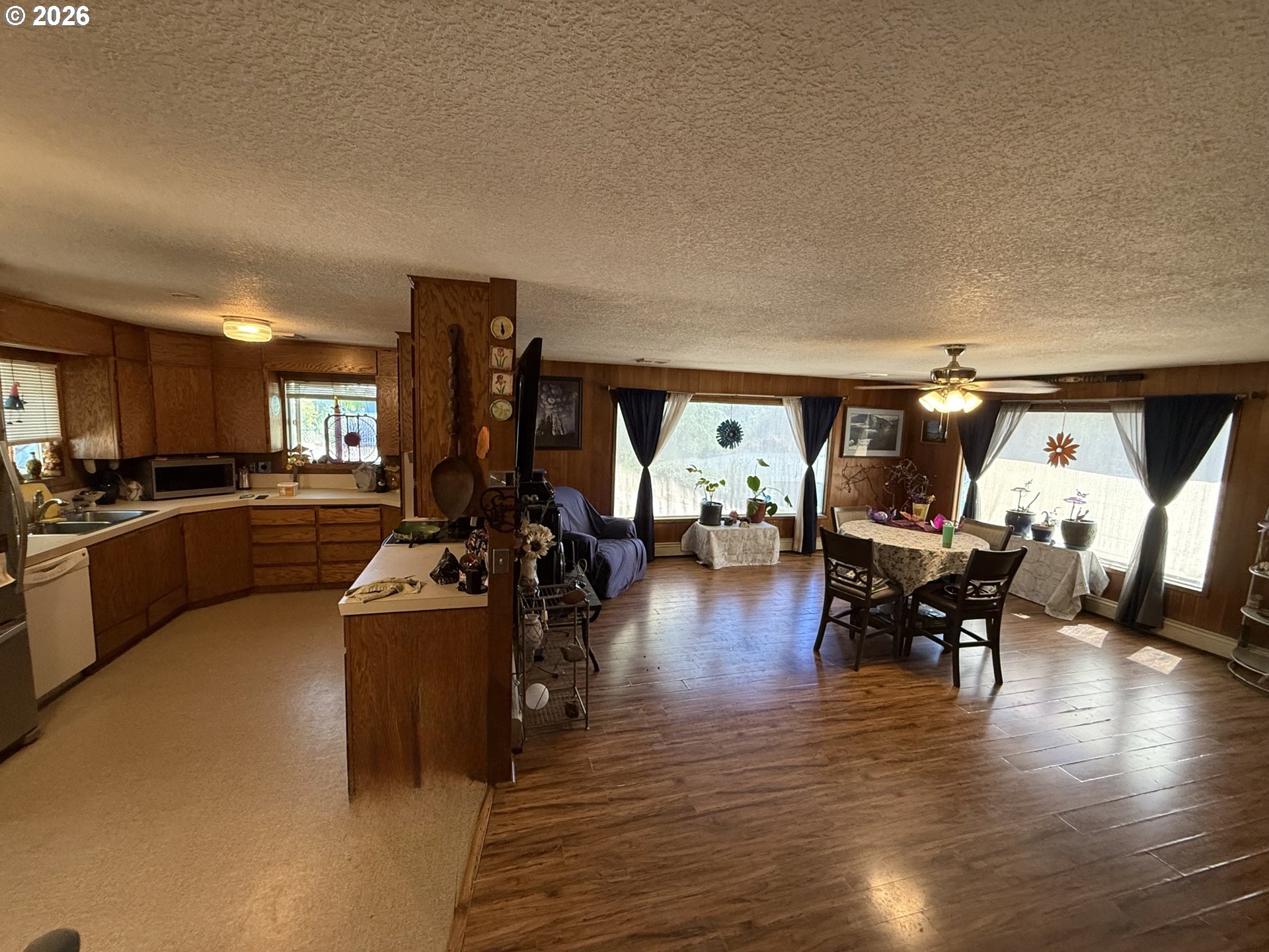 150 Southwest Brantley Drive Winston, OR 97496 - Photo 6 of 16 Living Room/Dining Room