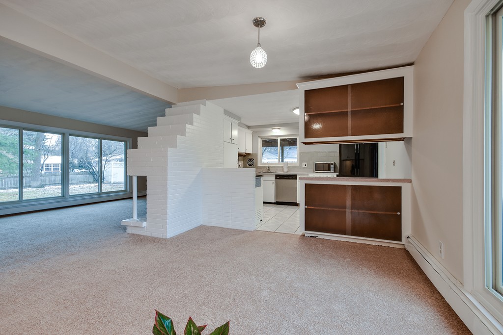 23 Rosslare Road Framingham, MA 01701 - Photo 3 of 30 Gallery Image 3