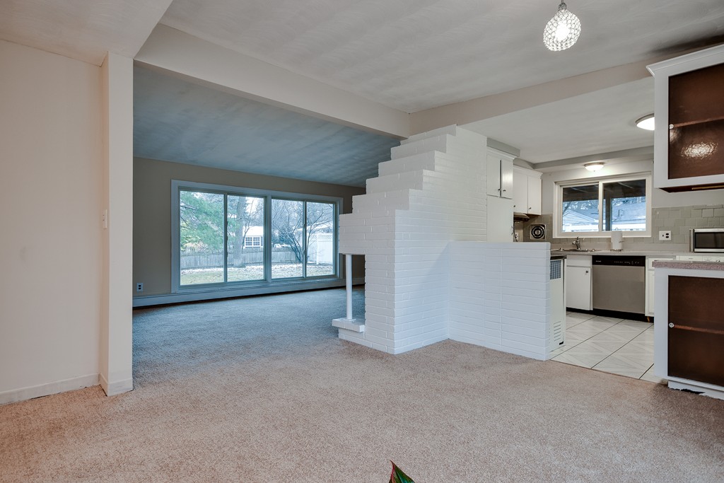 23 Rosslare Road Framingham, MA 01701 - Photo 4 of 30 Gallery Image 4