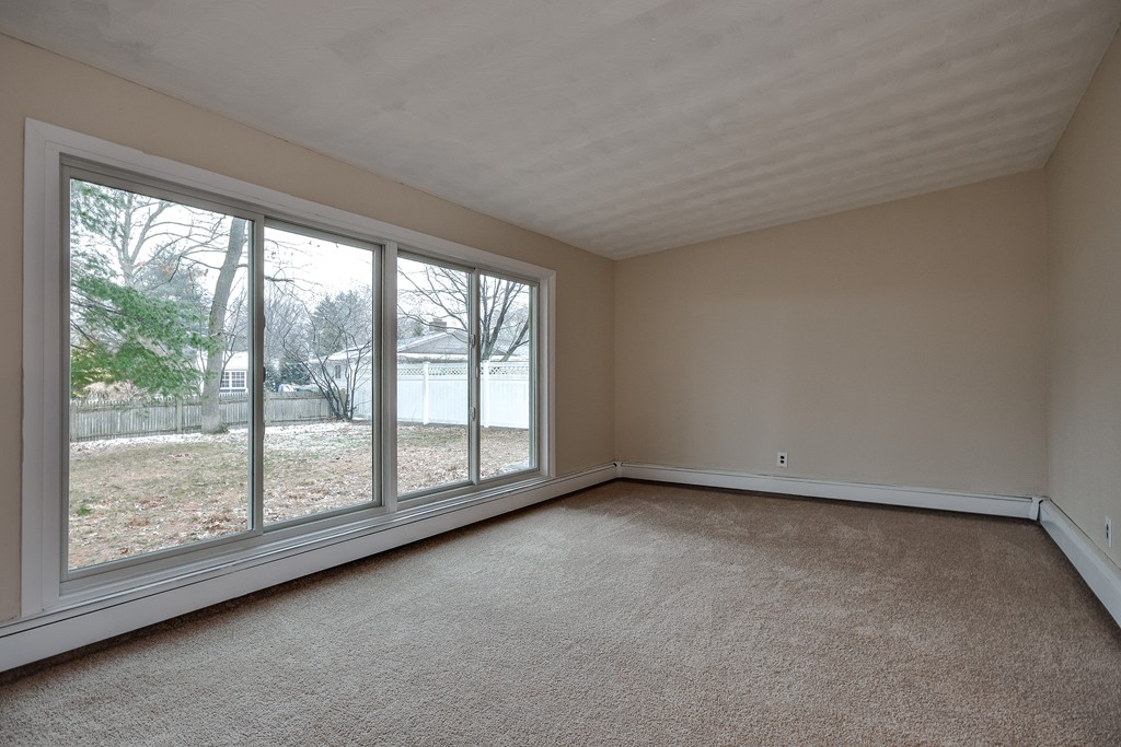 23 Rosslare Road Framingham, MA 01701 - Photo 8 of 30 Gallery Image 8