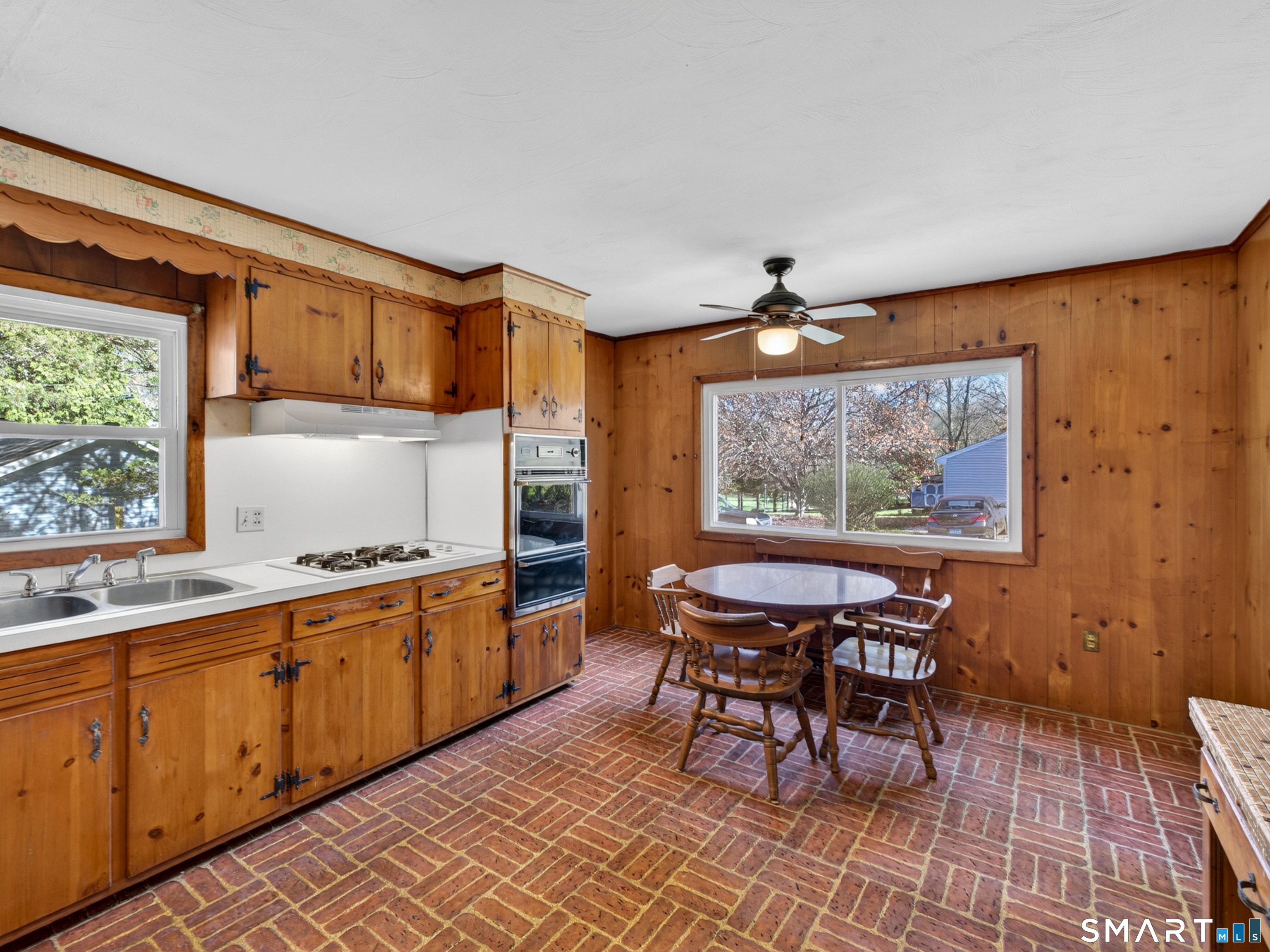 3 Helen Street Norwich, CT 06360 - Photo 11 of 40
