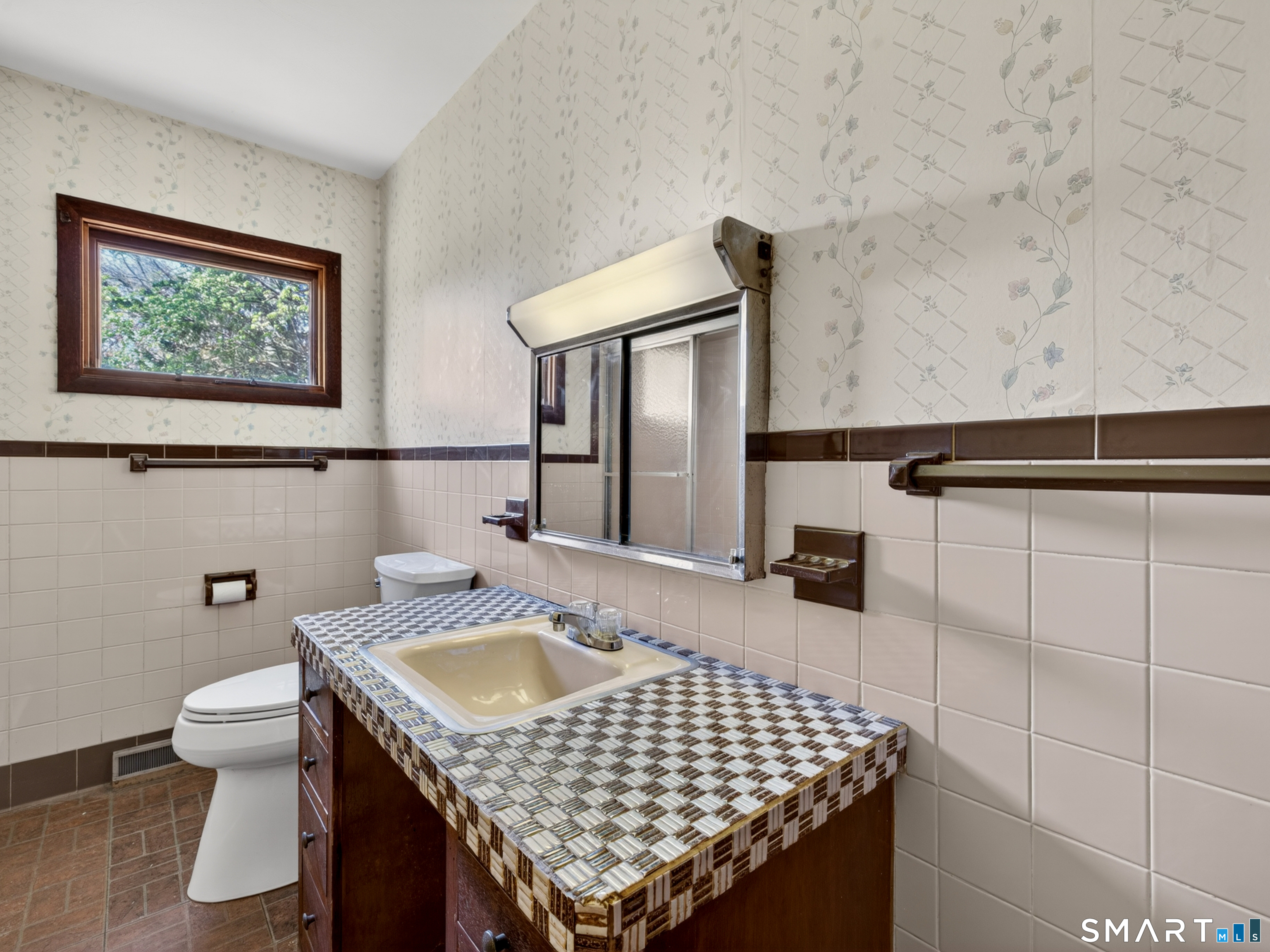 3 Helen Street Norwich, CT 06360 - Photo 23 of 40