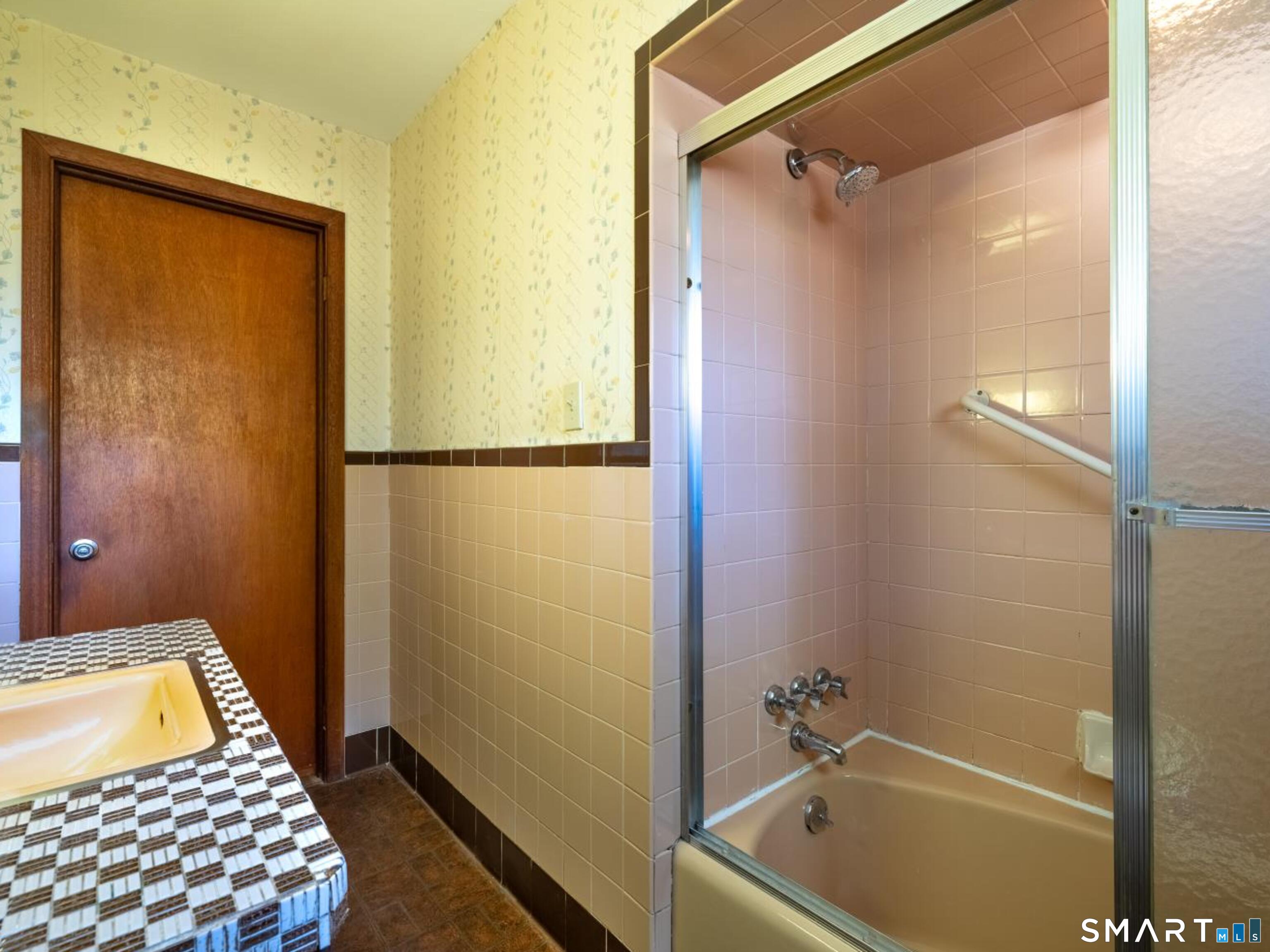 3 Helen Street Norwich, CT 06360 - Photo 24 of 40