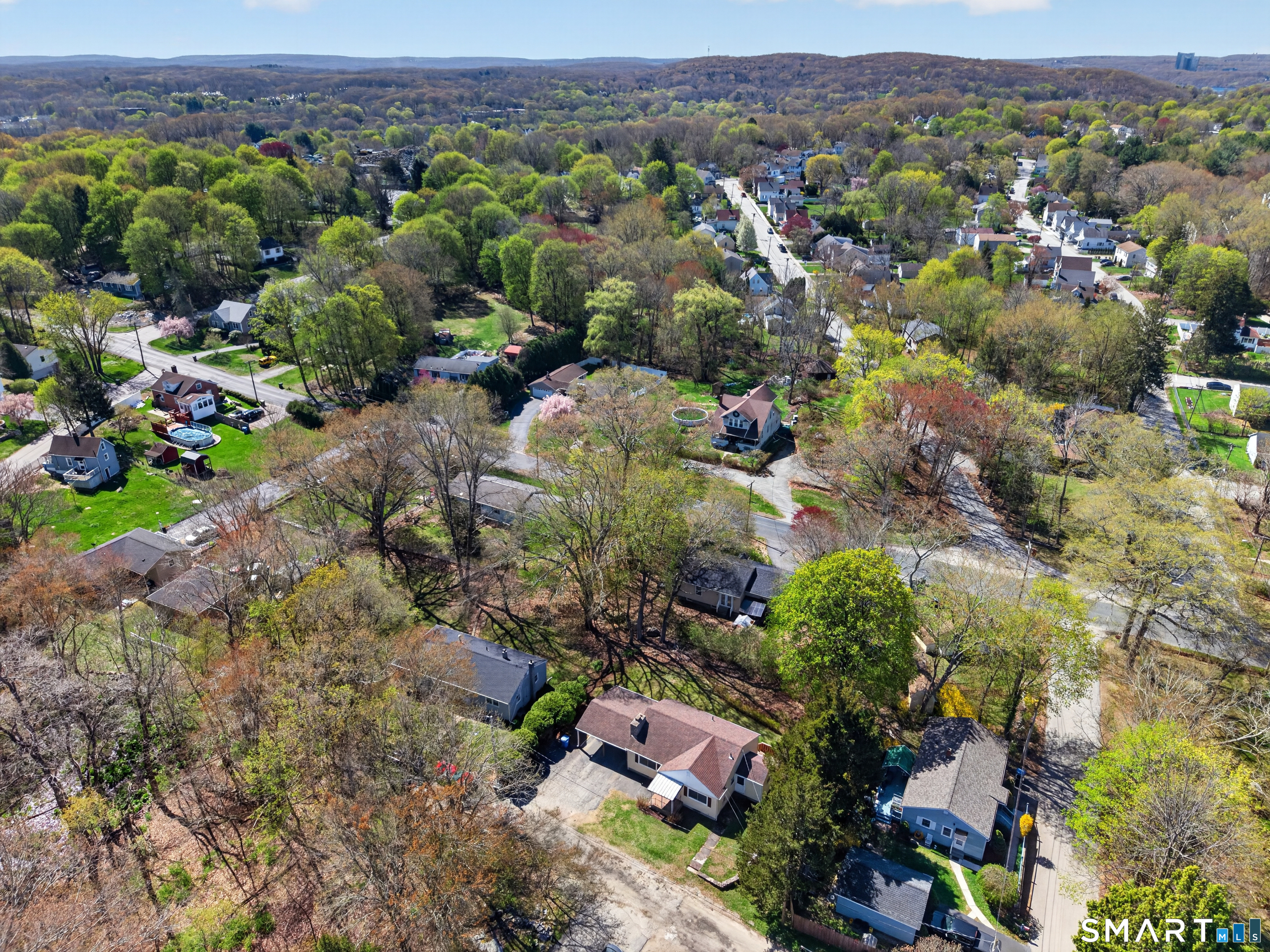 3 Helen Street Norwich, CT 06360 - Photo 6 of 40