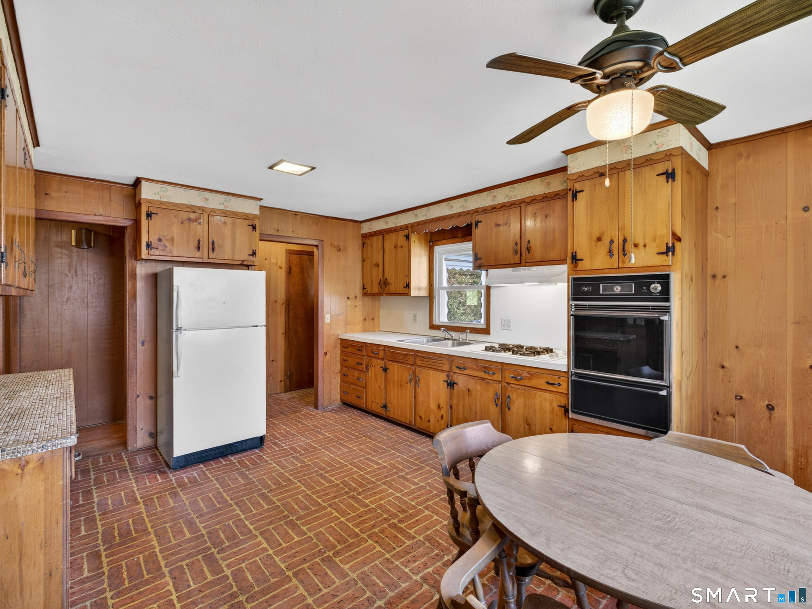 3 Helen Street Norwich, CT 06360 - Photo 9 of 40