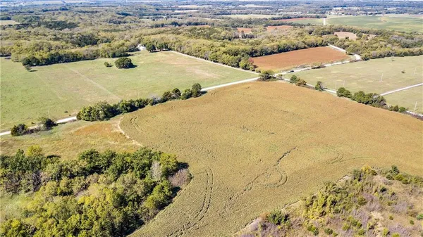 $170,000 | 38701 West Evening Star Road, Lane, KS 66042