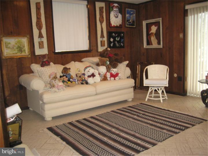 204 Moredun Road Philadelphia, PA 19115 - Photo 14 of 24 Family Room