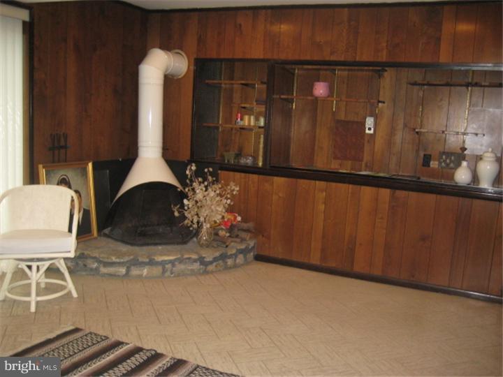 204 Moredun Road Philadelphia, PA 19115 - Photo 15 of 24 Family Room