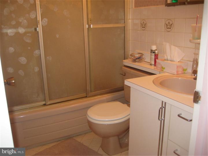204 Moredun Road Philadelphia, PA 19115 - Photo 19 of 24 Bathroom