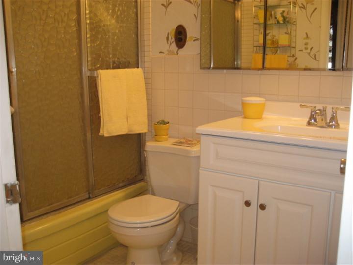 204 Moredun Road Philadelphia, PA 19115 - Photo 22 of 24 Bathroom