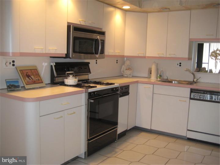 204 Moredun Road Philadelphia, PA 19115 - Photo 7 of 24 Kitchen