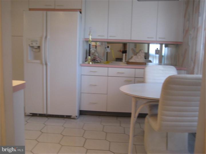 204 Moredun Road Philadelphia, PA 19115 - Photo 9 of 24 Kitchen