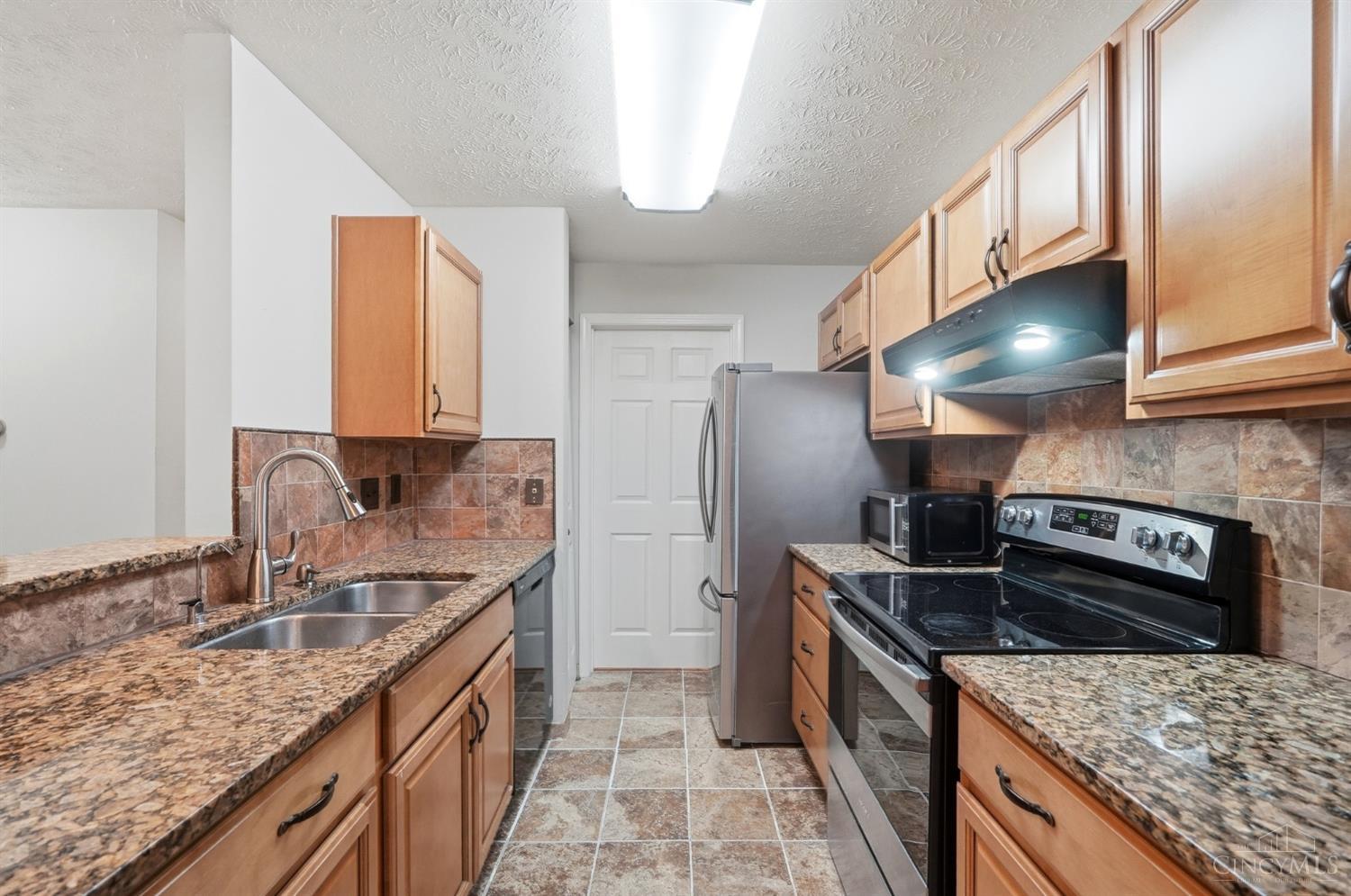 7370 Ridgepoint Drive, Unit 6 Cincinnati, OH 45230 - Photo 8 of 31