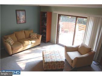 710 Susquehanna Road Philadelphia, PA 19111 - Photo 3 of 8 Living Room