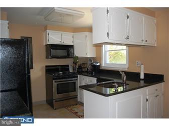 710 Susquehanna Road Philadelphia, PA 19111 - Photo 5 of 8 Kitchen
