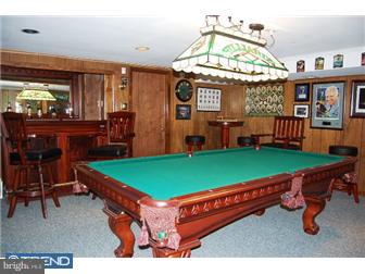 710 Susquehanna Road Philadelphia, PA 19111 - Photo 7 of 8 Family Room