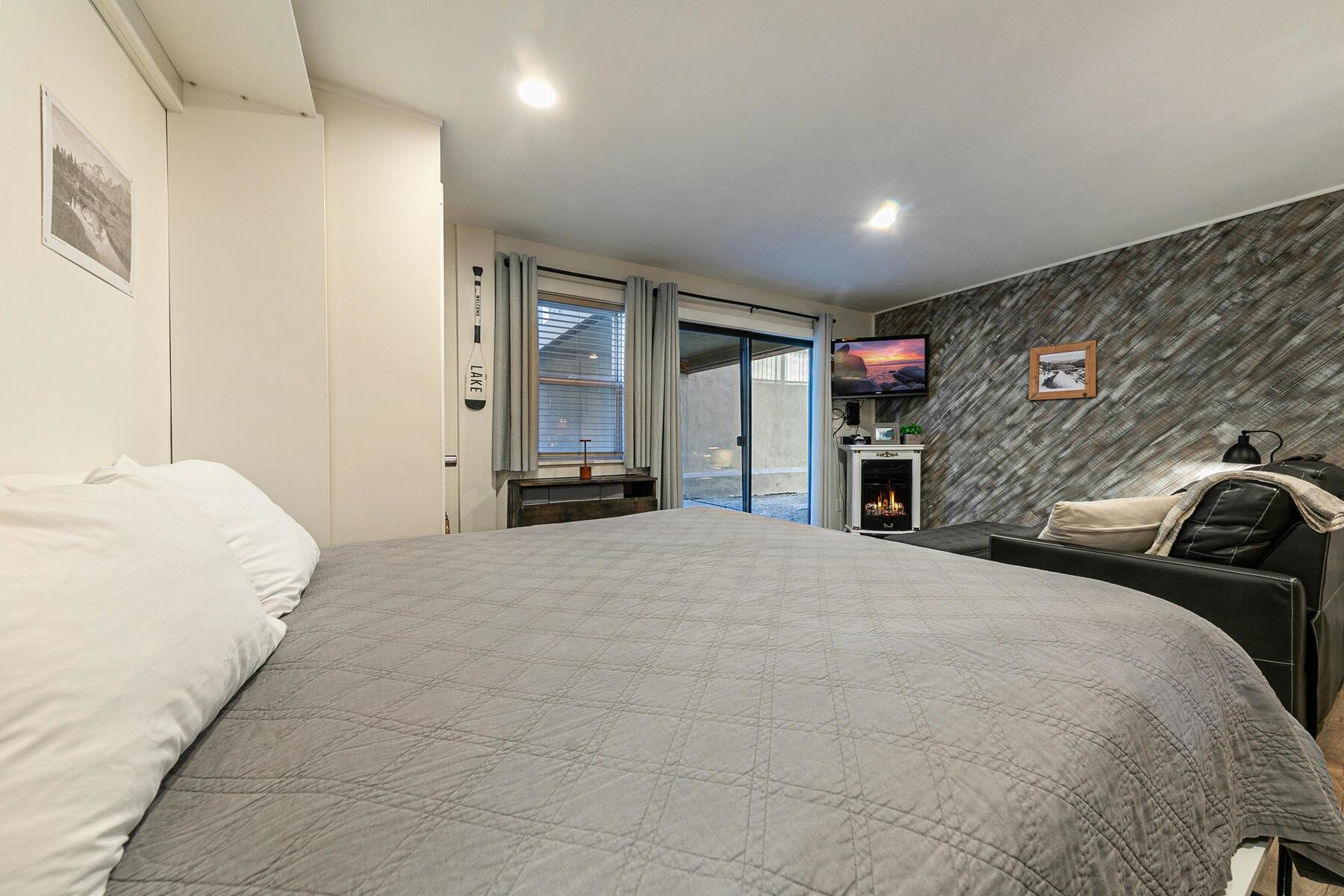 15775 Donner Pass Road Truckee, CA 96161 - Photo 11 of 28 Gallery Image 11