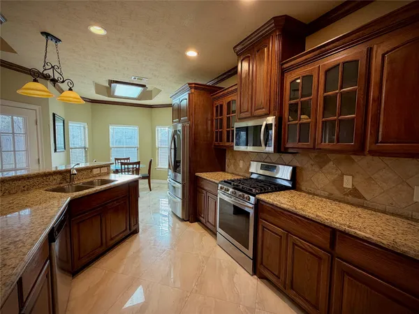 $2,500 | 3741 Debbie Lane, Groves, TX 77619