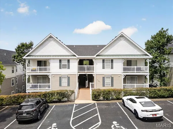 $169,900 | 1141 Arbor Creek Drive, Unit 1D, St. Louis, MO 63122